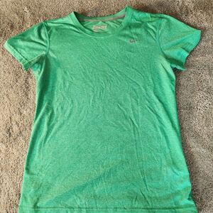 Nike Dri Fit Womens T Shirt Medium Green Short Sleeve Regular Fit